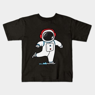 Astronaut at ice skating with ice skates Kids T-Shirt